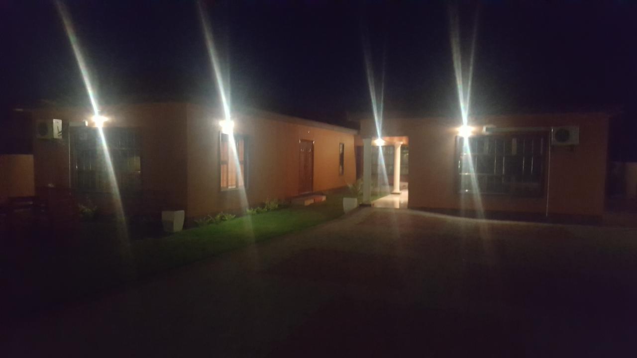 Mathlyn Guest House Francistown Exterior foto