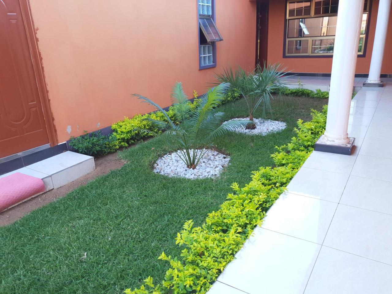 Mathlyn Guest House Francistown Exterior foto