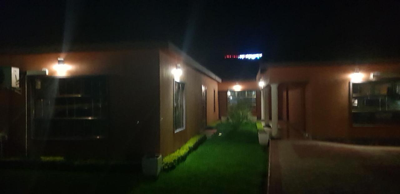 Mathlyn Guest House Francistown Exterior foto