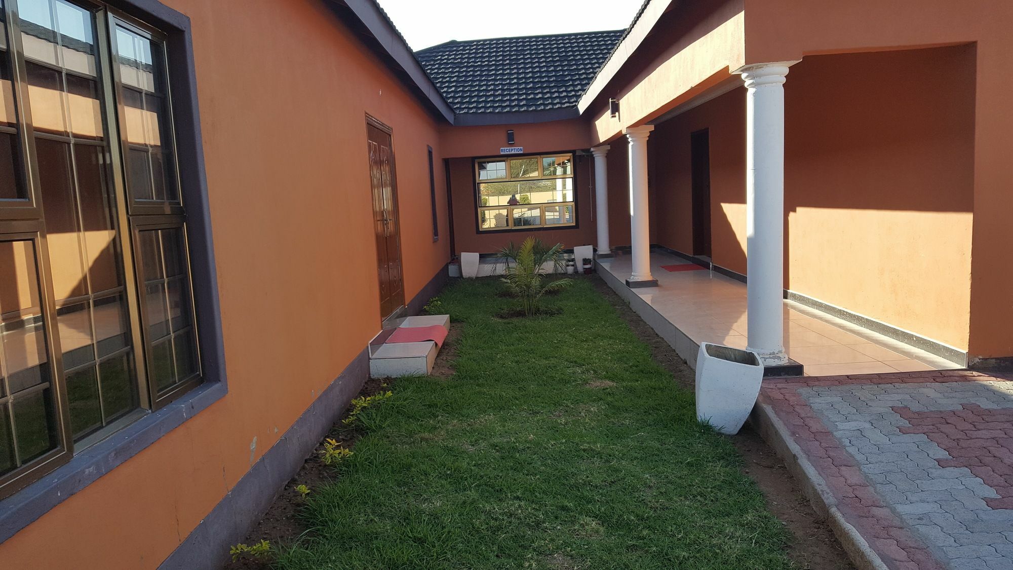 Mathlyn Guest House Francistown Exterior foto